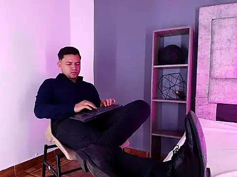XXX chat uživo modela Hey_Noaah