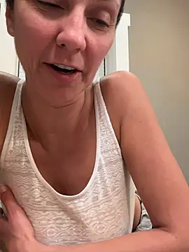 Bella_2323 Show in webcam