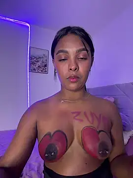 MIAROGERSSS লাইভ XXX চ্যাট