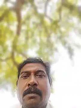Show modela ApposedBearingtamilnadu na web-kameri