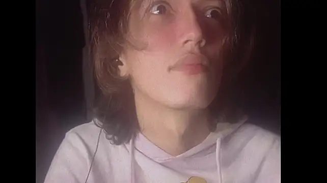 XXX chat uživo modela cherryuwu