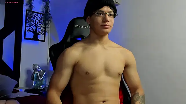 Show modela TonyPetrovjs na web-kameri