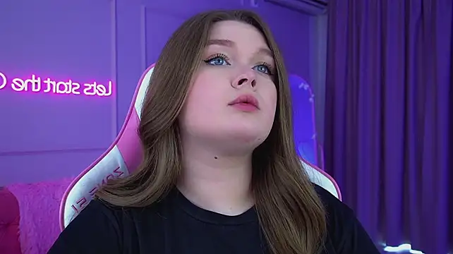 CrystalLyons' Live XXX Chat