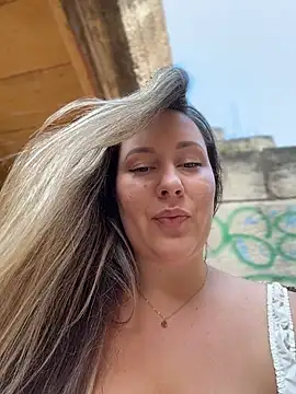 Czat XXX na żywo – Mona_Plus
