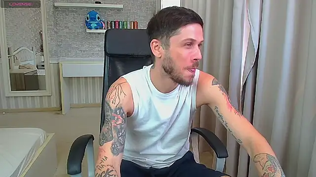 XXX chat uživo modela JonahShaw