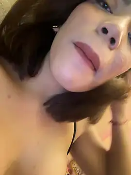 Show modela SideChick_Bunny na web-kameri