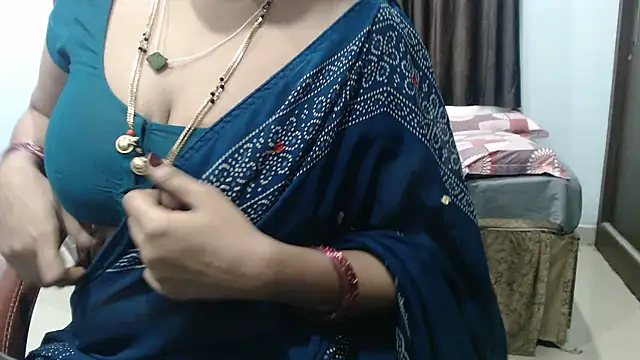 sunitha-3's Live XXX Chat