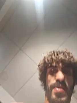 הופעת וובקאם של lowhangingdick22