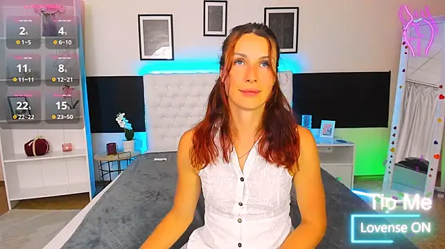 KiraNeeww élő XXX-chatje