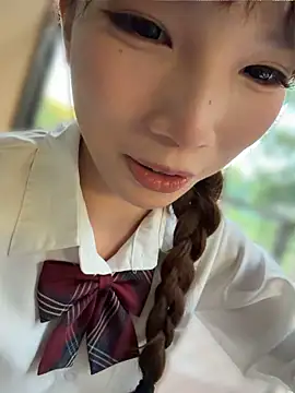 Yiyi-707's Live XXX Chat