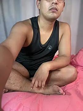 _Dylan_7: διαδικτυακό σόου στην κάμερα