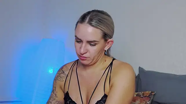 Czat XXX na żywo – foxy_kimmi