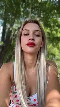 Živý XXX chat KikiWatson