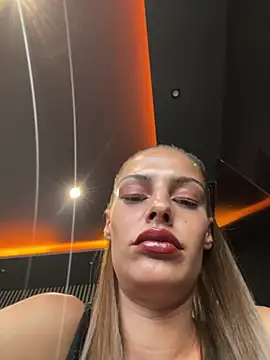Show modela sweetchery999999 na web-kameri
