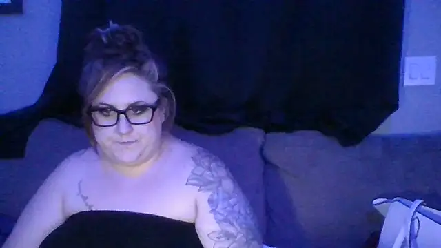 chloeluxe69 élő XXX-chatje