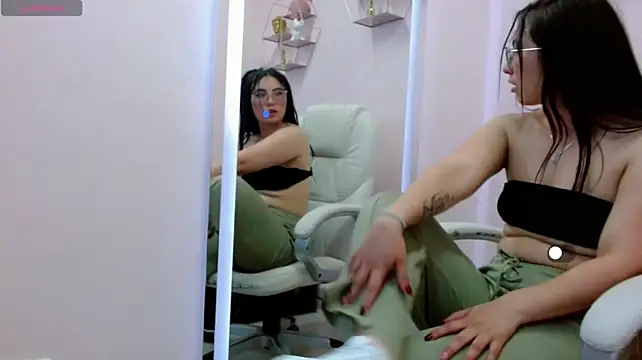 צ'אט XXX בשידור חי של SHARONCUTE_F1