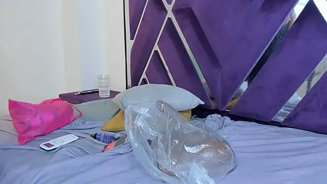 kiaraht's Webcam Show