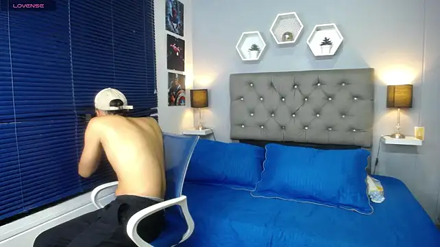 Webkamerová show xxx_thesupercum_