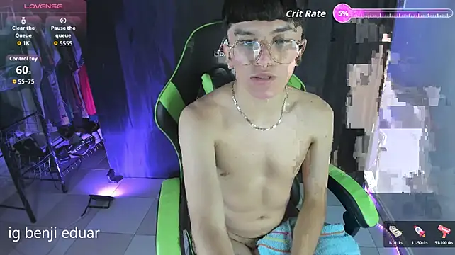 צ'אט XXX בשידור חי של benji_hoter