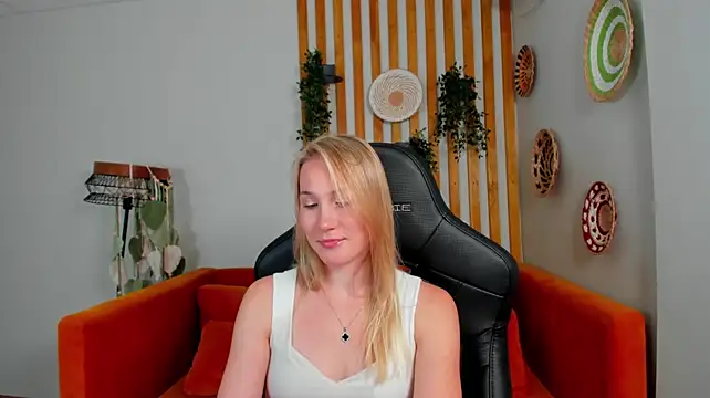 Chat XXX en directo de ElaraVoltage