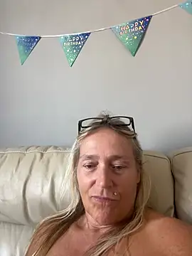 Blondnboujee53 live XXX chat
