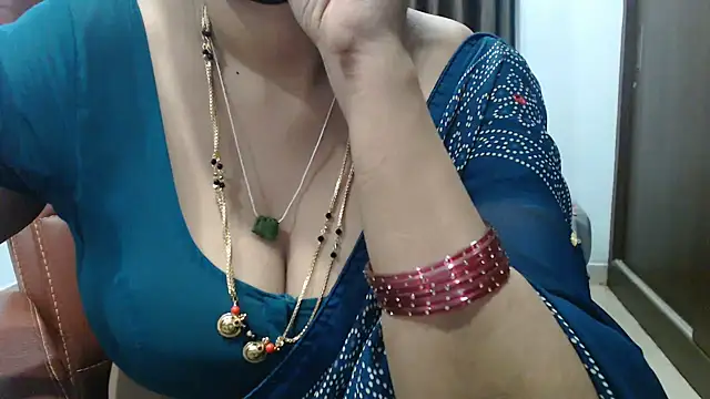 sunitha-3's Live XXX Chat