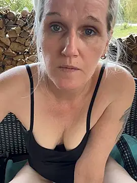 Tinny84 Live XXX-chat