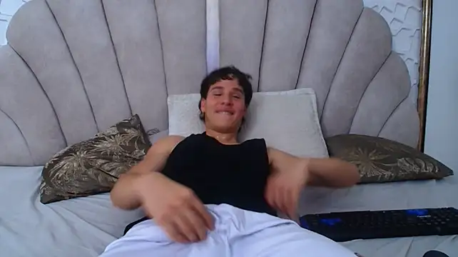 Chatroom XXX en direct de SEXYBOY_VC