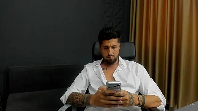 XXX chat uživo modela LoganStroud