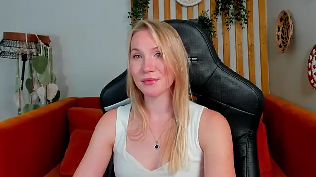 ElaraVoltage Live XXX-Chat
