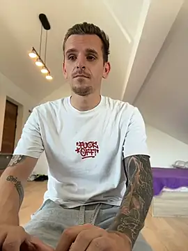Huge_cock22cm 在線直播表演