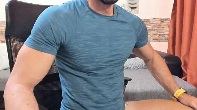 HotHunkTrainer Chat XXX in diretta