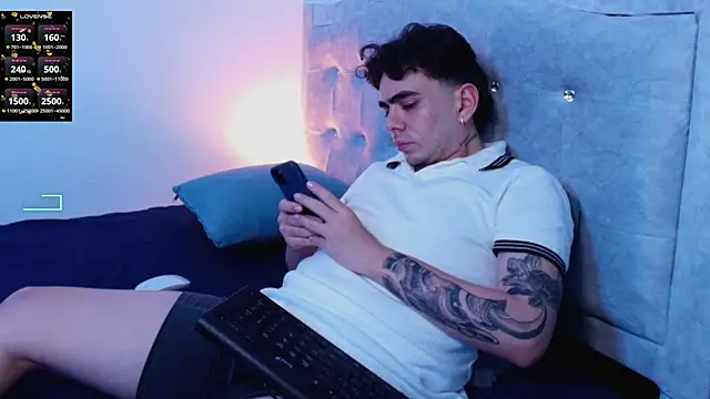 adonisZafiro webcam show