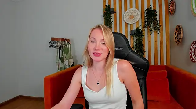 ElaraVoltage Adlı Modelin Canlı XXX Sohbeti