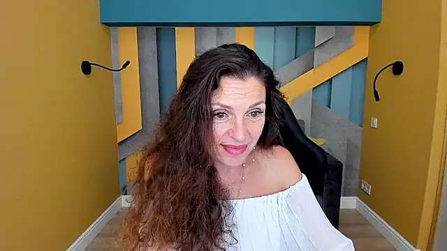 EllaLong Show in webcam