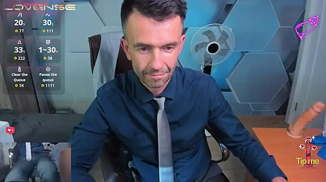 SteveTiger live XXX chat