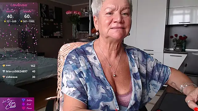 Chatroom XXX en direct de roxana_brooks