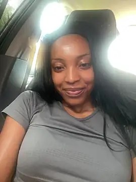 Chat +18 de Queenkimi777 ao vivo
