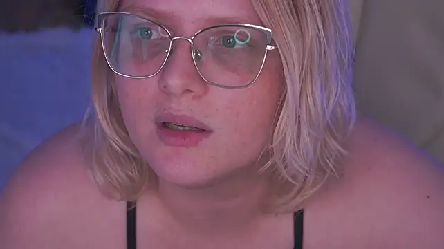 XXX chat uživo modela CoolTatis