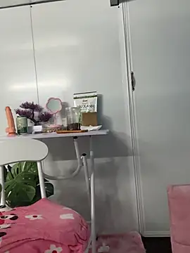 Nana-19's Live XXX Chat