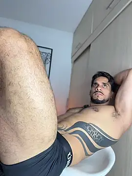 Chat +18 de Maximiliano_ford ao vivo