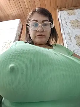 צ'אט XXX בשידור חי של AlexxiaaMat