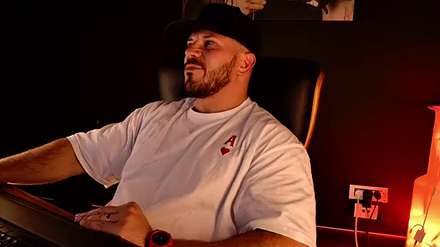 Онлайн чат XXX AngeloEric