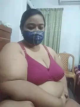 momo_loves' Live XXX Chat