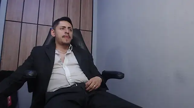 kevin_23_ Adlı Modelin Canlı XXX Sohbeti