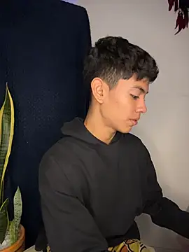 Lion_Boy18 Live XXX-Chat