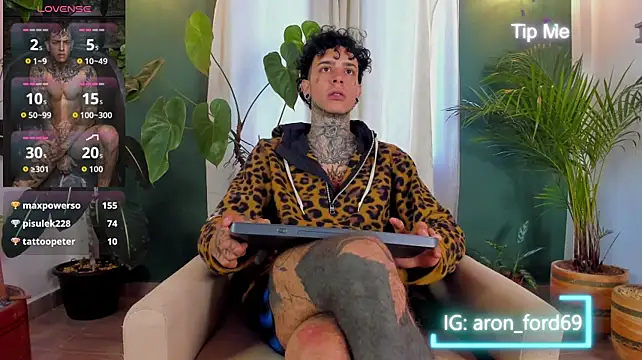 Show de aron_ford77 na webcam
