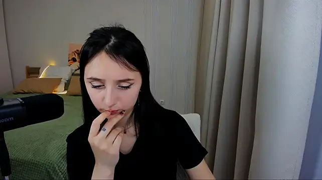 JulietteMonli Adlı Modelin Canlı XXX Sohbeti