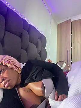RainBougie's Live XXX Chat