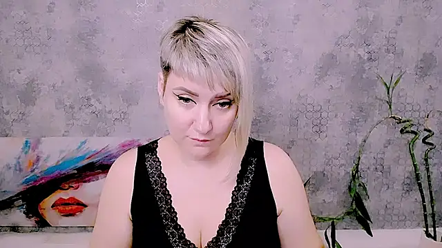 Djullia: απευθείας συνομιλία ΧΧΧ